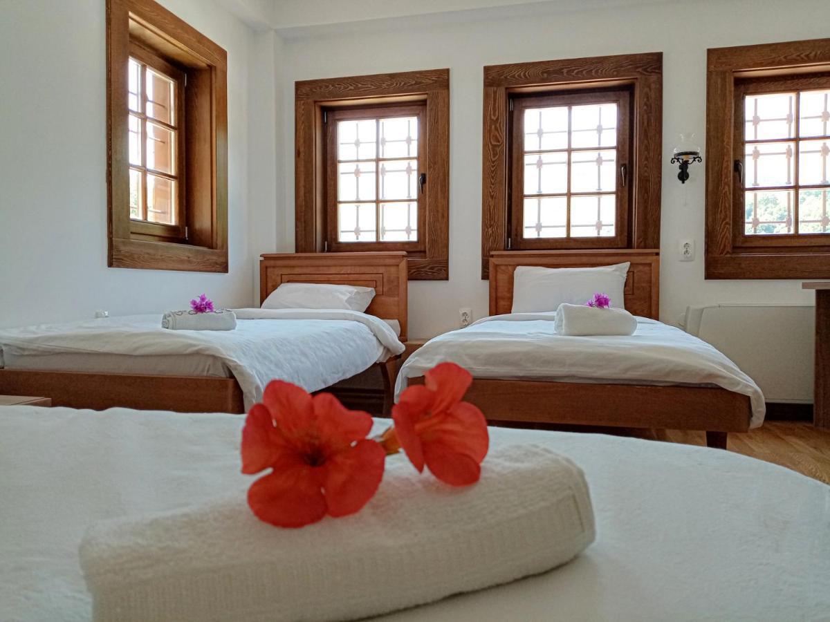 Guest Mansion, Гостински Палат Rostusa Bagian luar foto