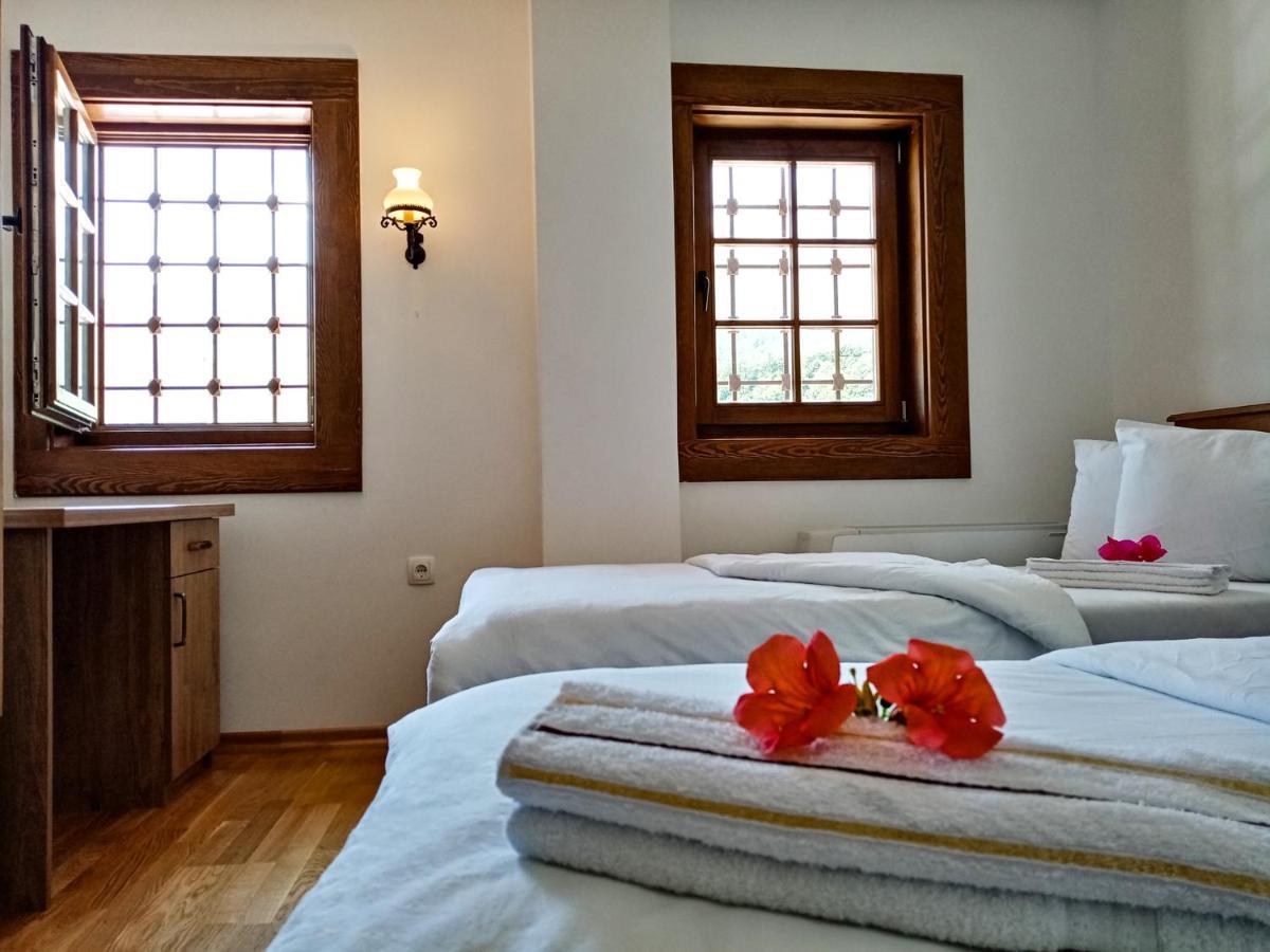 Guest Mansion, Гостински Палат Rostusa Bagian luar foto