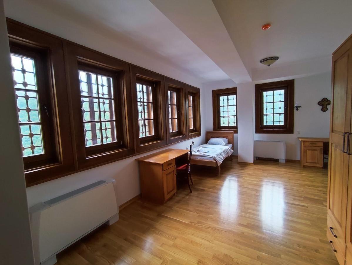 Guest Mansion, Гостински Палат Rostusa Bagian luar foto