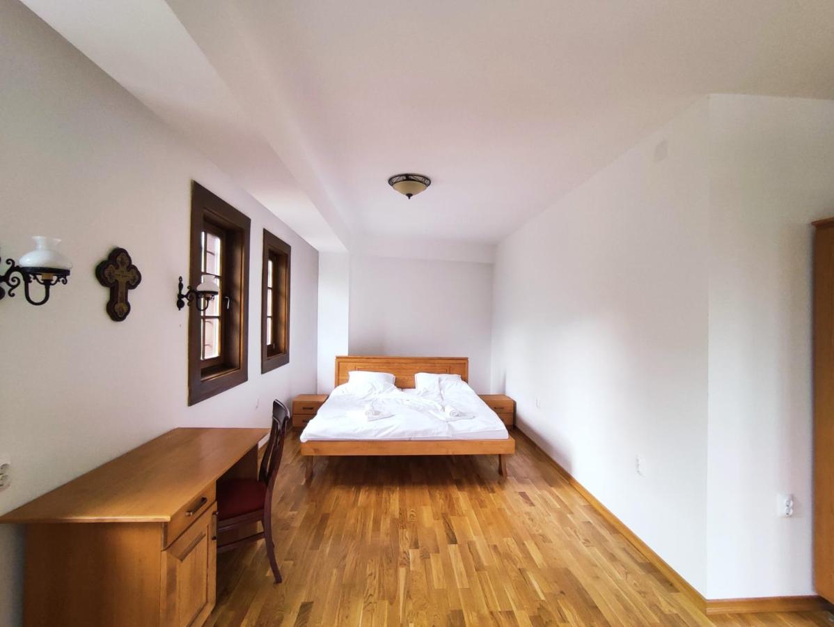 Guest Mansion, Гостински Палат Rostusa Bagian luar foto