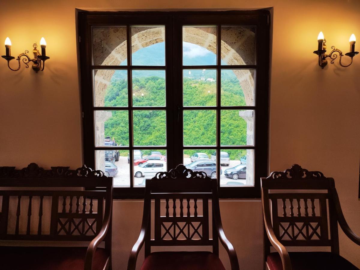 Guest Mansion, Гостински Палат Rostusa Bagian luar foto