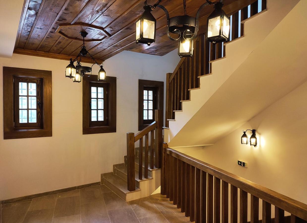 Guest Mansion, Гостински Палат Rostusa Bagian luar foto