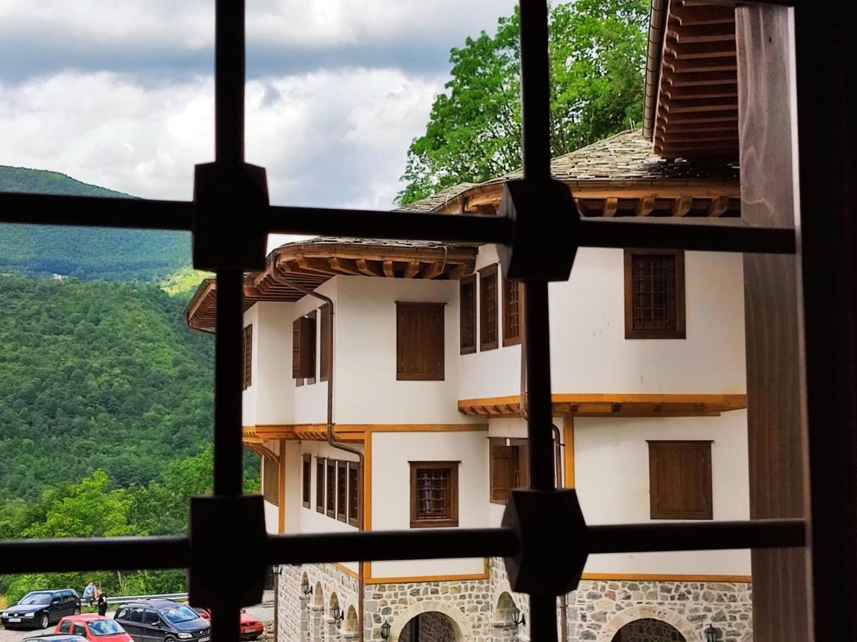 Guest Mansion, Гостински Палат Rostusa Bagian luar foto