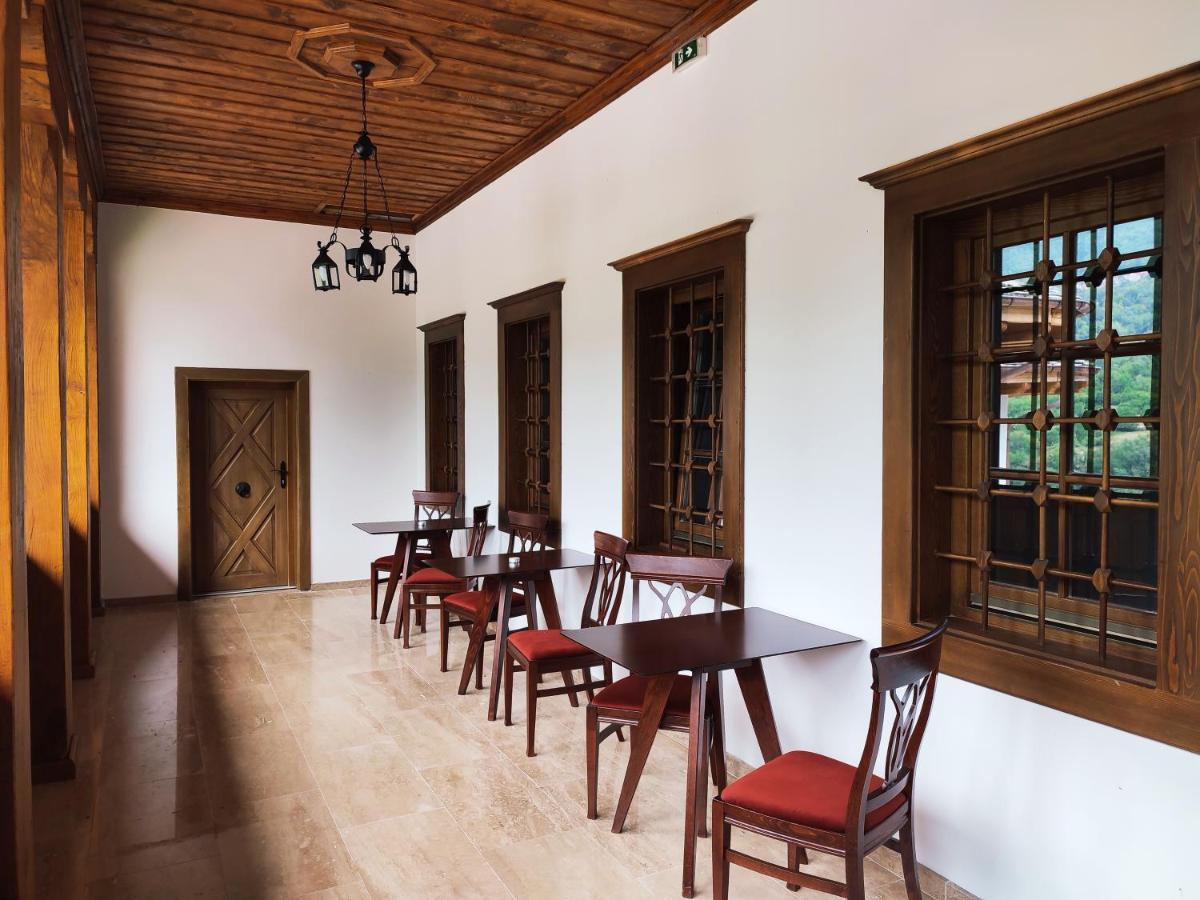Guest Mansion, Гостински Палат Rostusa Bagian luar foto