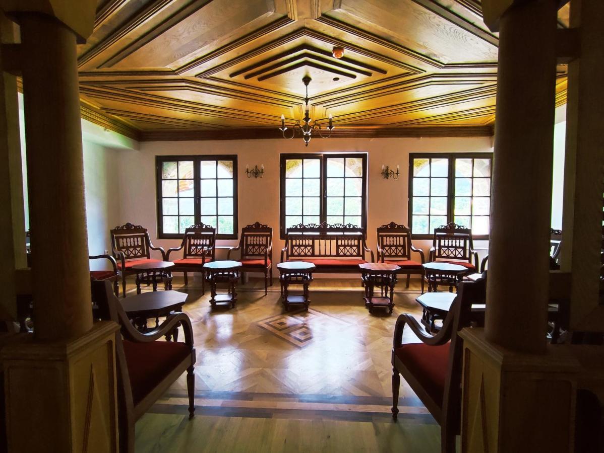 Guest Mansion, Гостински Палат Rostusa Bagian luar foto