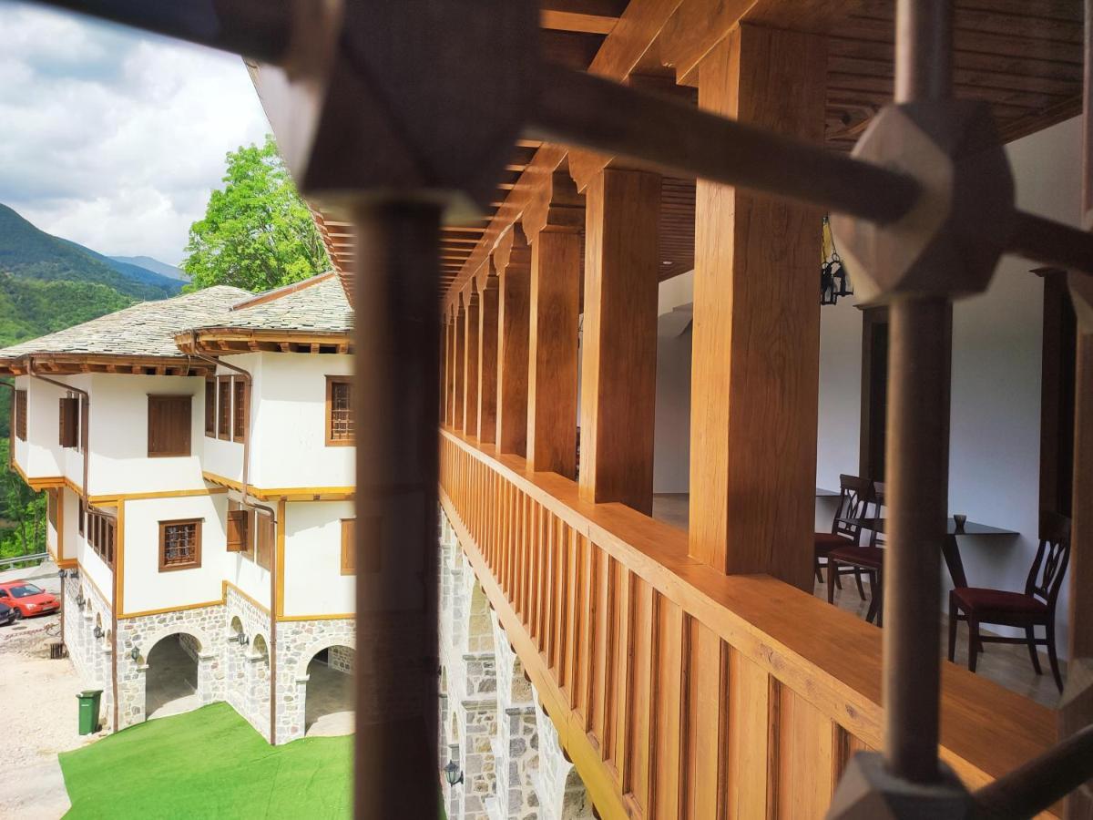 Guest Mansion, Гостински Палат Rostusa Bagian luar foto