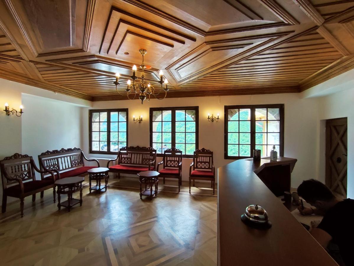 Guest Mansion, Гостински Палат Rostusa Bagian luar foto