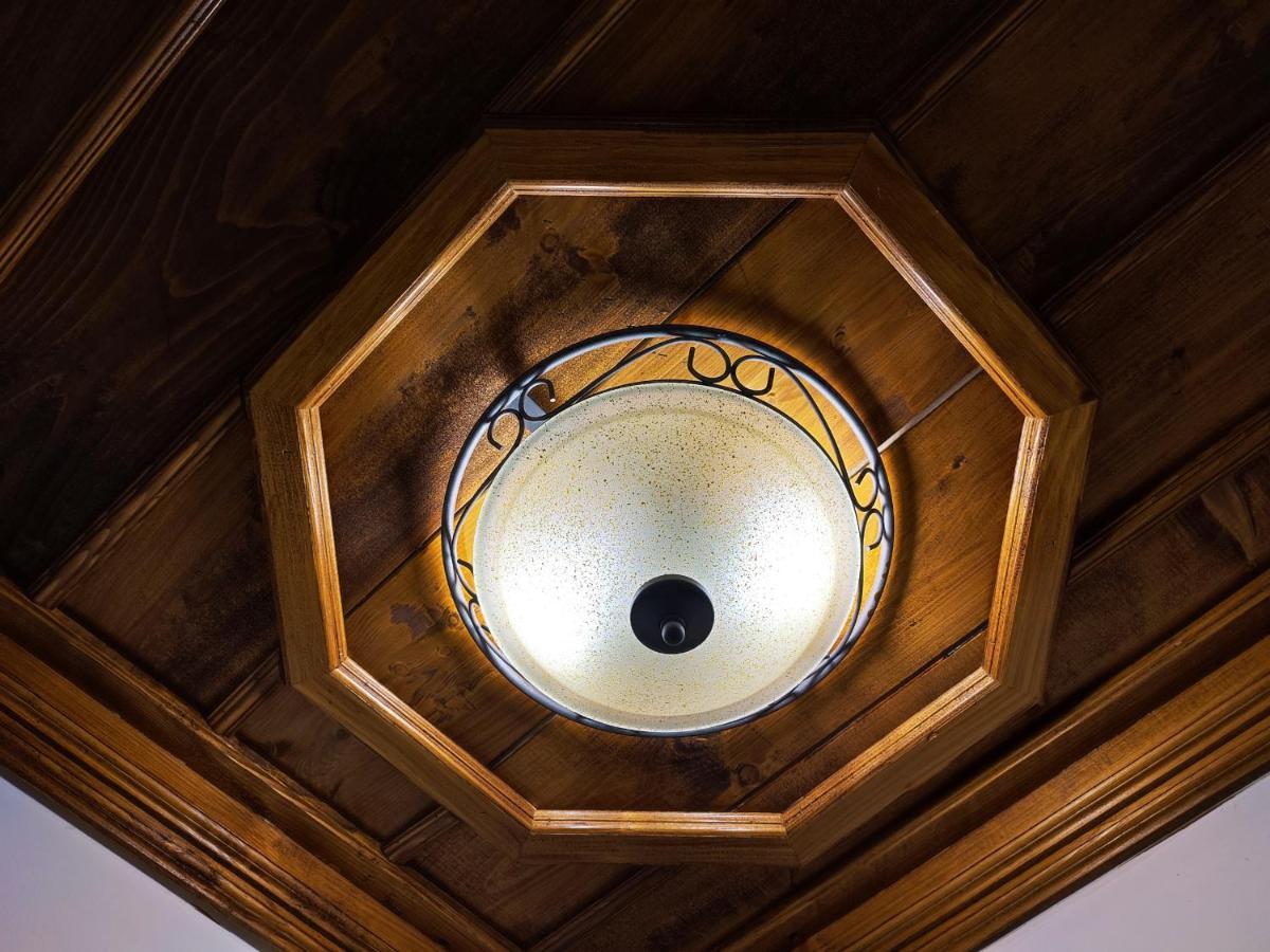 Guest Mansion, Гостински Палат Rostusa Bagian luar foto