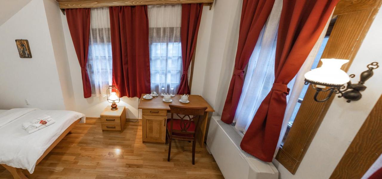 Guest Mansion, Гостински Палат Rostusa Bagian luar foto