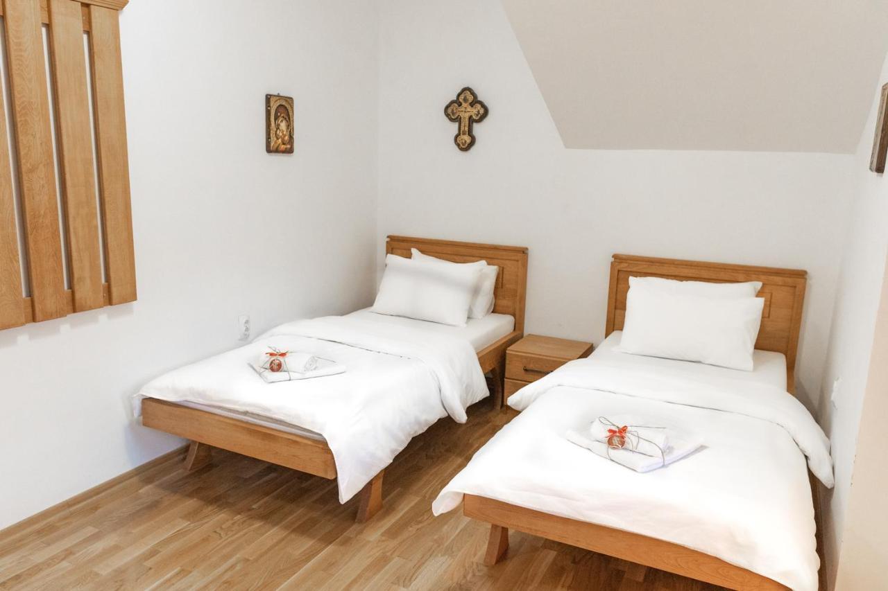 Guest Mansion, Гостински Палат Rostusa Bagian luar foto