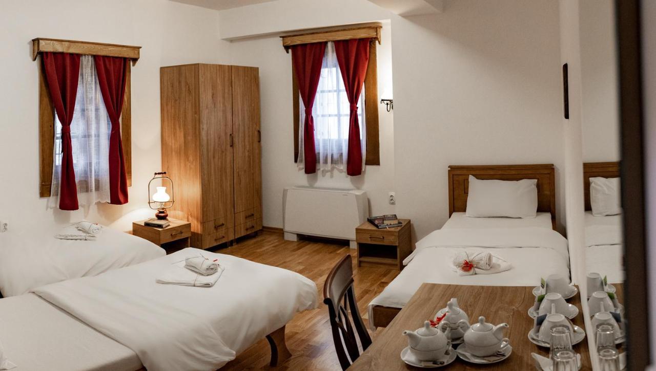 Guest Mansion, Гостински Палат Rostusa Bagian luar foto