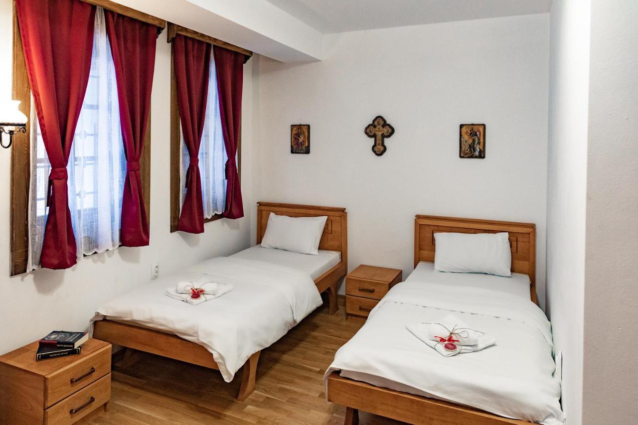 Guest Mansion, Гостински Палат Rostusa Bagian luar foto