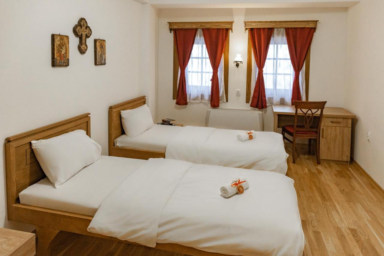 Guest Mansion, Гостински Палат Rostusa Bagian luar foto