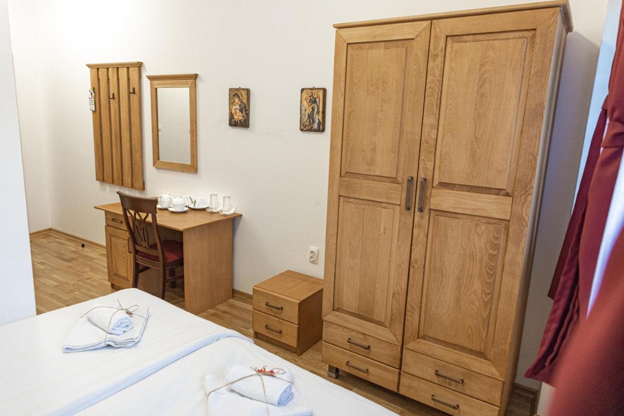 Guest Mansion, Гостински Палат Rostusa Bagian luar foto