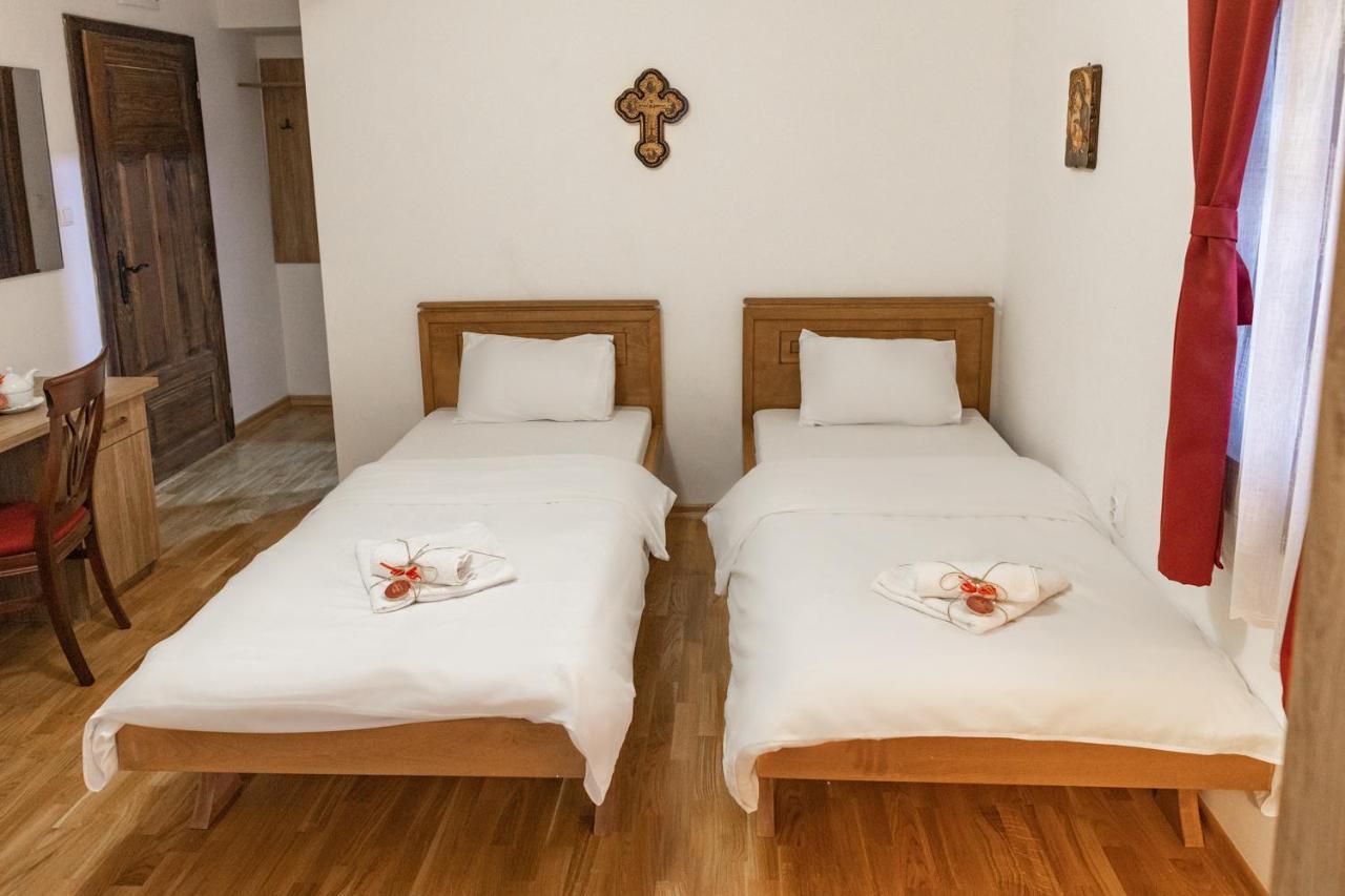Guest Mansion, Гостински Палат Rostusa Bagian luar foto