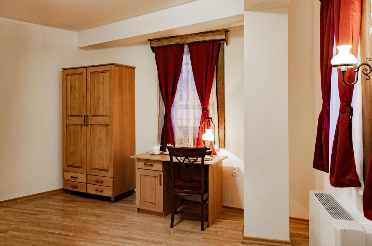 Guest Mansion, Гостински Палат Rostusa Bagian luar foto