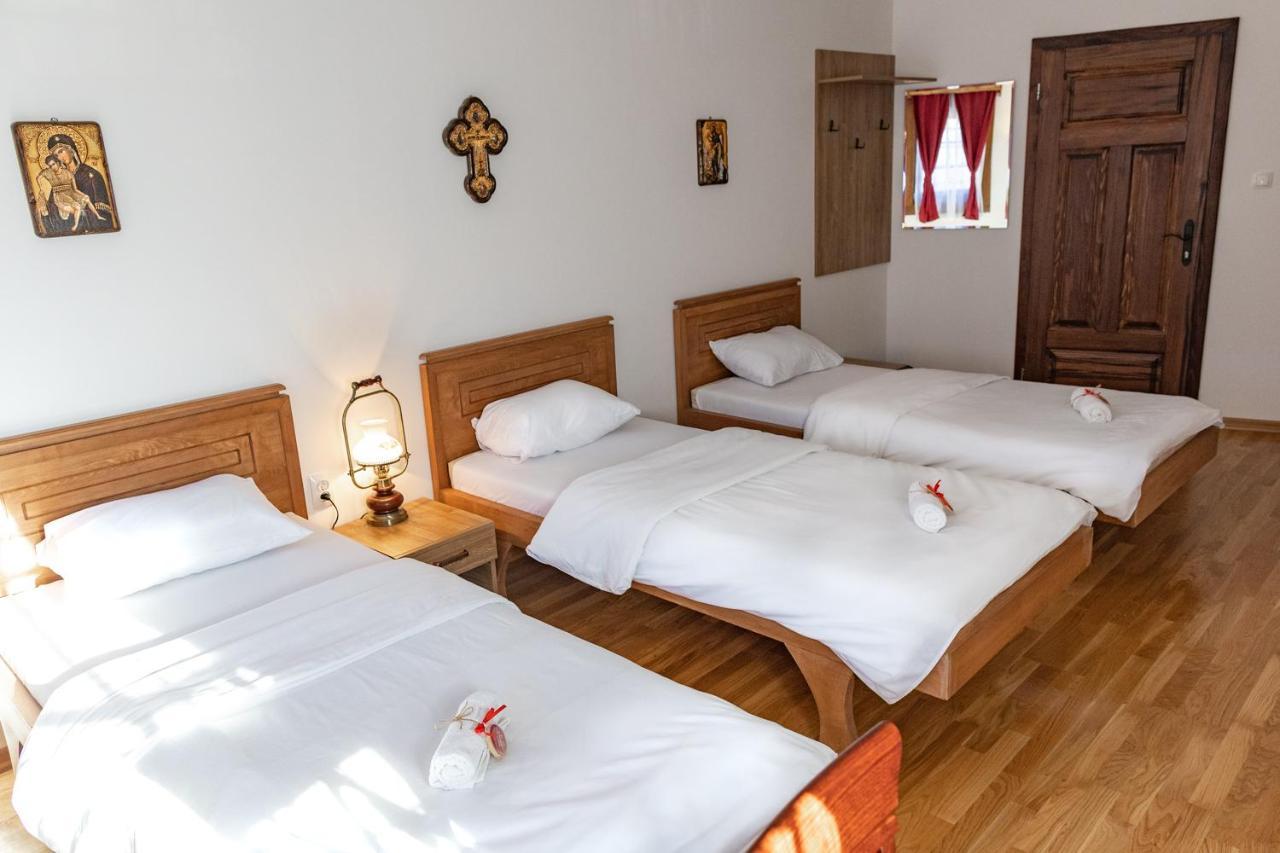 Guest Mansion, Гостински Палат Rostusa Bagian luar foto