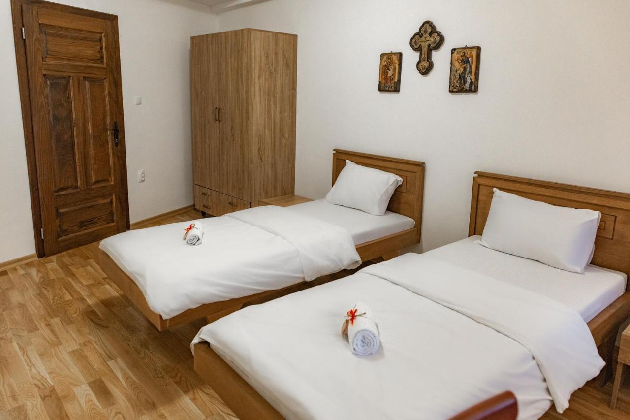 Guest Mansion, Гостински Палат Rostusa Bagian luar foto