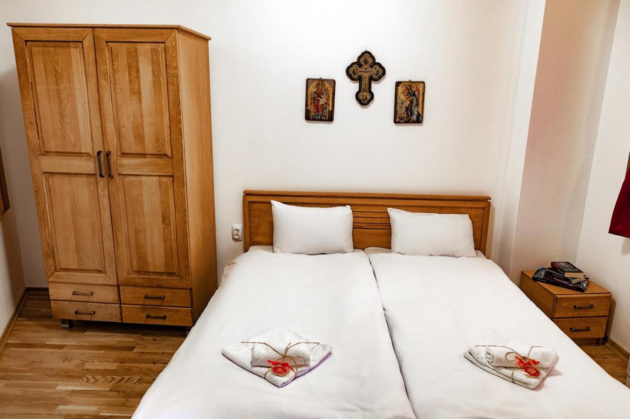 Guest Mansion, Гостински Палат Rostusa Bagian luar foto
