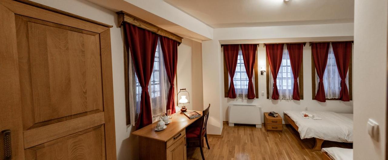 Guest Mansion, Гостински Палат Rostusa Bagian luar foto