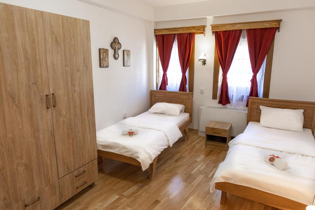 Guest Mansion, Гостински Палат Rostusa Bagian luar foto