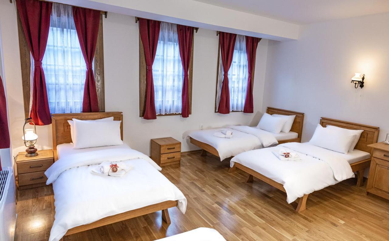 Guest Mansion, Гостински Палат Rostusa Bagian luar foto