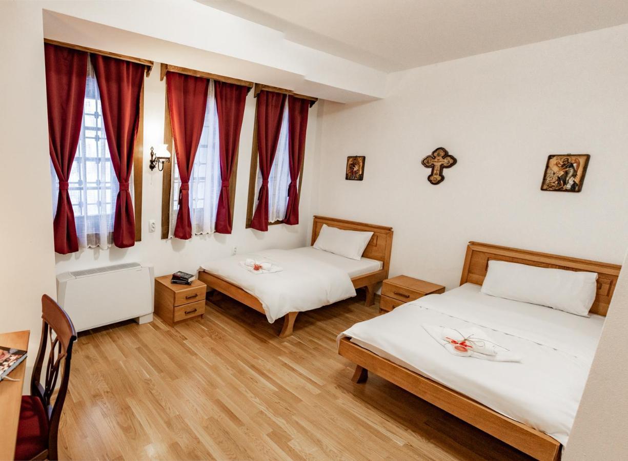 Guest Mansion, Гостински Палат Rostusa Bagian luar foto