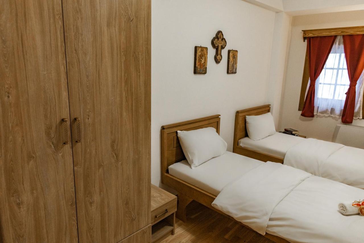Guest Mansion, Гостински Палат Rostusa Bagian luar foto