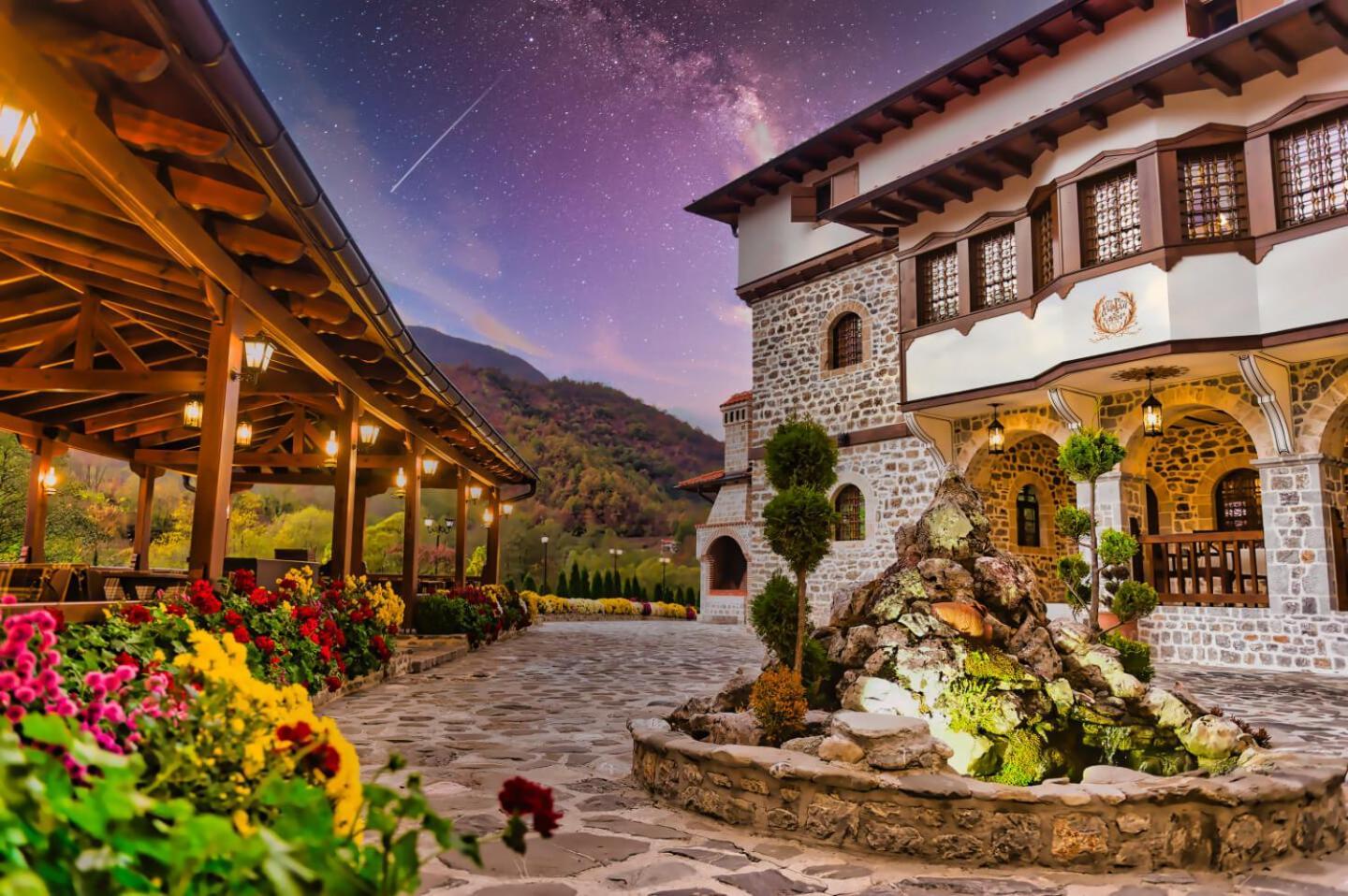 Guest Mansion, Гостински Палат Rostusa Bagian luar foto